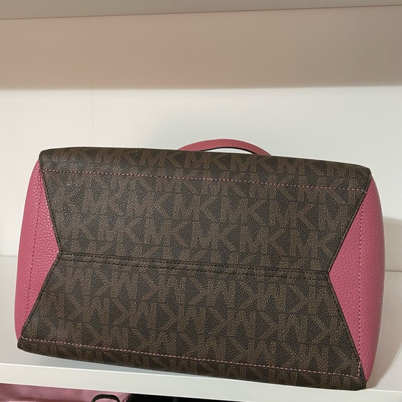 Michael Kors tote - Picture 5 of 8